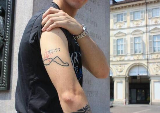 MotoGP 2021. GP d’Olanda ad Assen. Pecco Bagnaia e quel tatuaggio come un amuleto MotoGP 2021. GP d’Olanda ad Assen. Pecco Bagnaia e quel tatuaggio come un amuleto