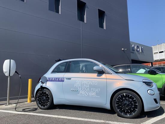 La ricarica di un’elettrica o ibrida con spina, Da Horizon Automotive: nuove colonnine nei Mobility Hub La ricarica di un’elettrica o ibrida con spina, Da Horizon Automotive: nuove colonnine nei Mobility Hub