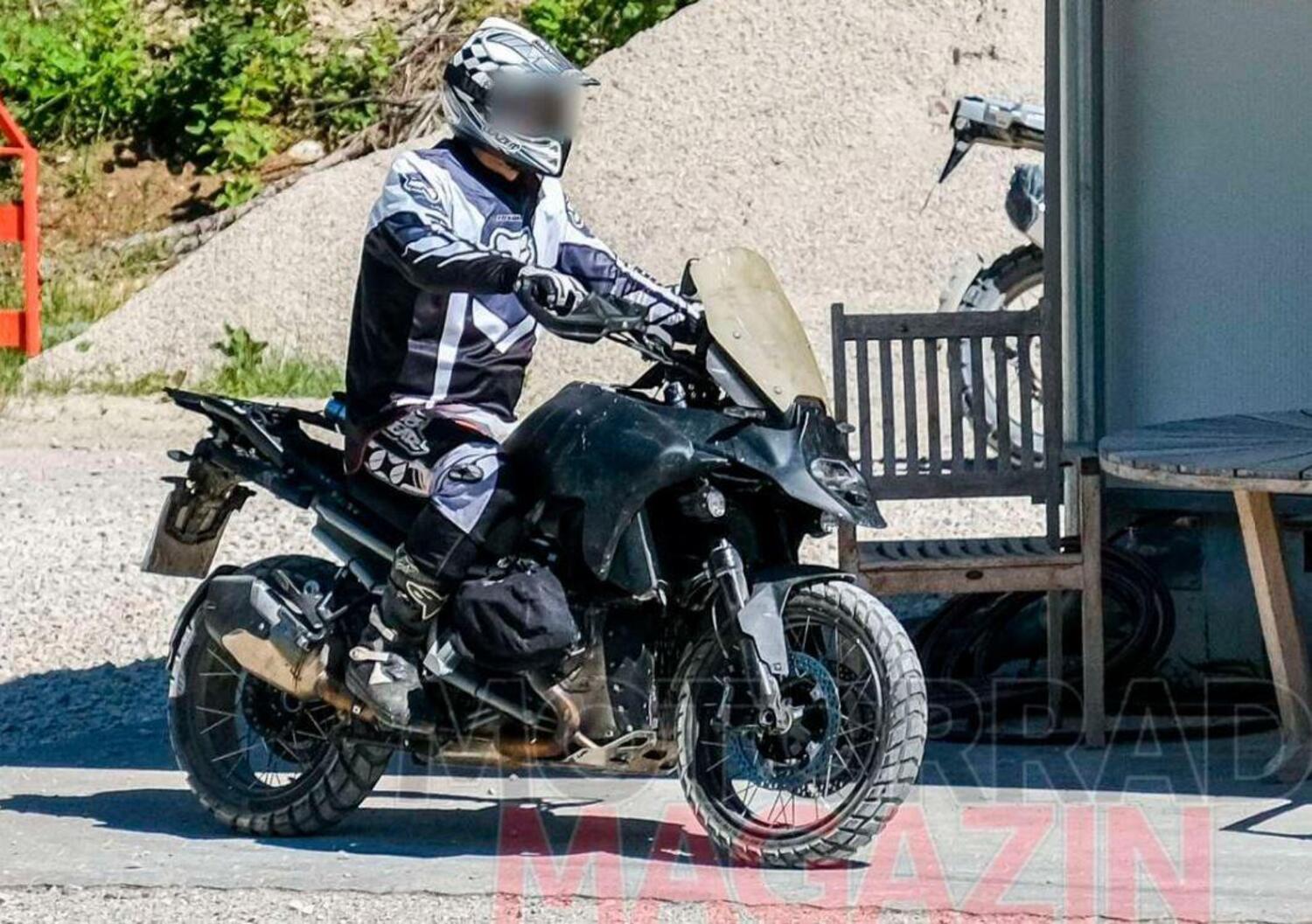 BMW R1300GS 2023! Le prime foto spia  News  Moto.it