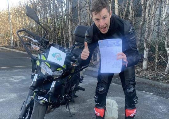 SBK. Jonathan Rea ha preso la patente per la moto SBK. Jonathan Rea ha preso la patente per la moto