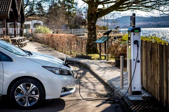 Il galateo delle auto elettriche quando si ricarica alla colonnina Il galateo delle auto elettriche quando si ricarica alla colonnina