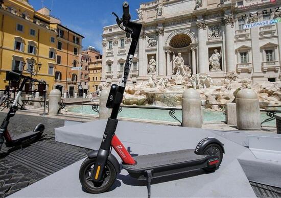 Monopattini. L'ACI chiede targa, casco e assicurazione obbligatori Monopattini. L'ACI chiede targa, casco e assicurazione obbligatori