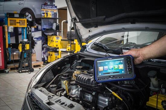 Auto e vacanze: i controlli da fare prima di partire Auto e vacanze: i controlli da fare prima di partire
