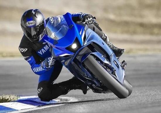 Nuova Yamaha R9: arriva anche la registrazione europea Nuova Yamaha R9: arriva anche la registrazione europea