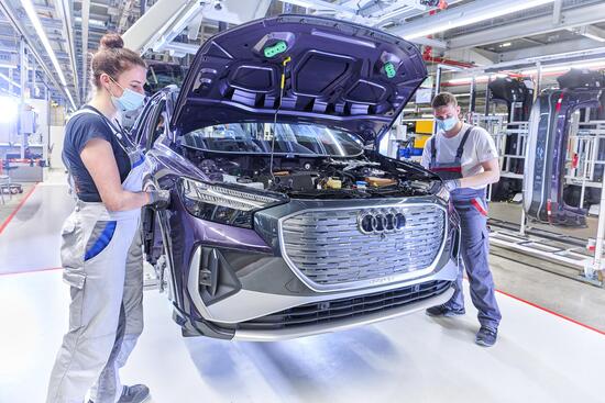 Cosa accade ai lavoratori di un carmaker trasformato e senza più termici? In Audi riqualificazione e posti garantiti Cosa accade ai lavoratori di un carmaker trasformato e senza più termici? In Audi riqualificazione e posti garantiti
