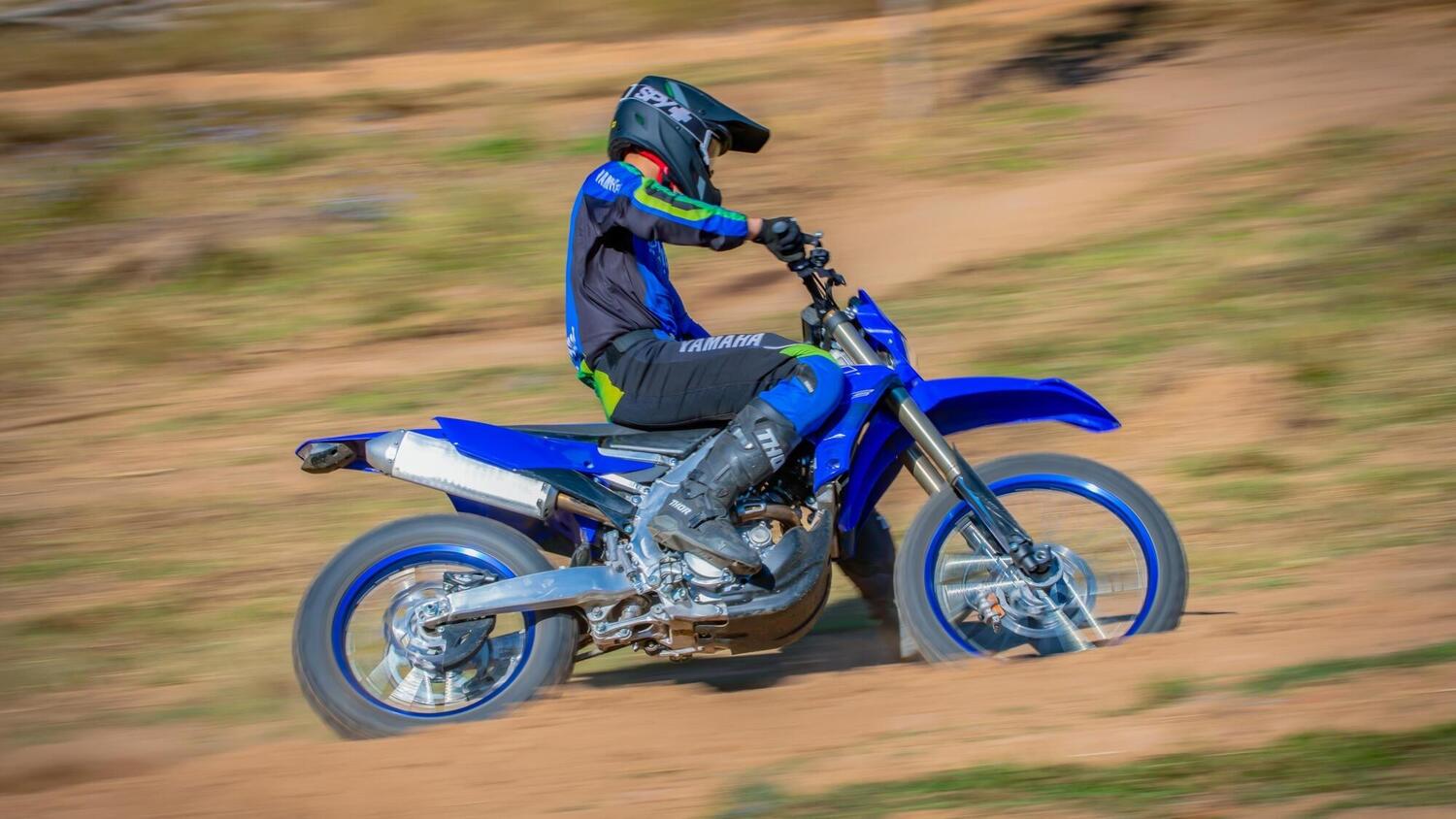 Yamaha WR250F e WR450F 2022. Cambiano così le due enduro