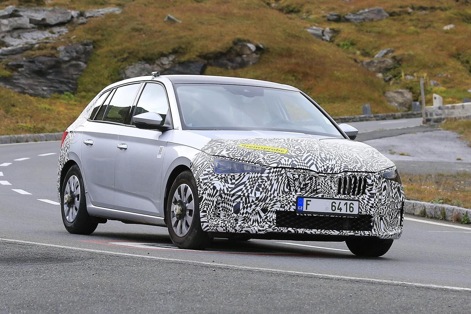 Skoda Scala restyling, le foto spia