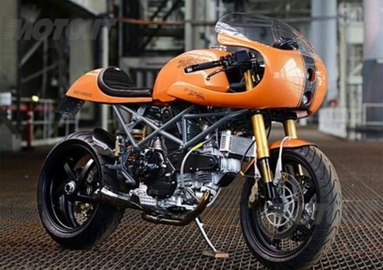 Red Max Ducati Monster 900 Ducafé Red Max Ducati Monster 900 Ducafé