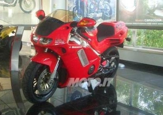 Le Belle di Moto.it: la Honda NR 750 dei record Le Belle di Moto.it: la Honda NR 750 dei record