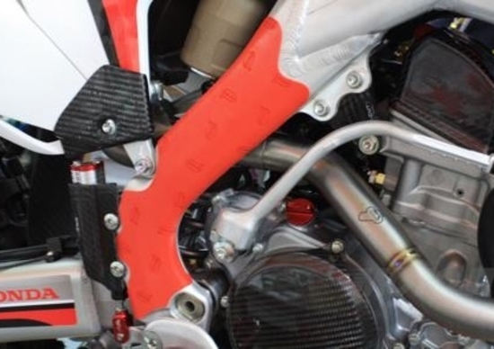 RedMoto e Vibram presentano i paratelai in gomma Rubber Frame Pads RedMoto e Vibram presentano i paratelai in gomma Rubber Frame Pads