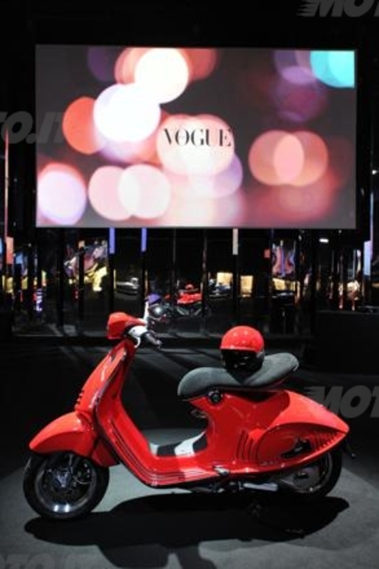 The Unique Vespa 946, Piaggio incontra Vogue Italia The Unique Vespa 946, Piaggio incontra Vogue Italia