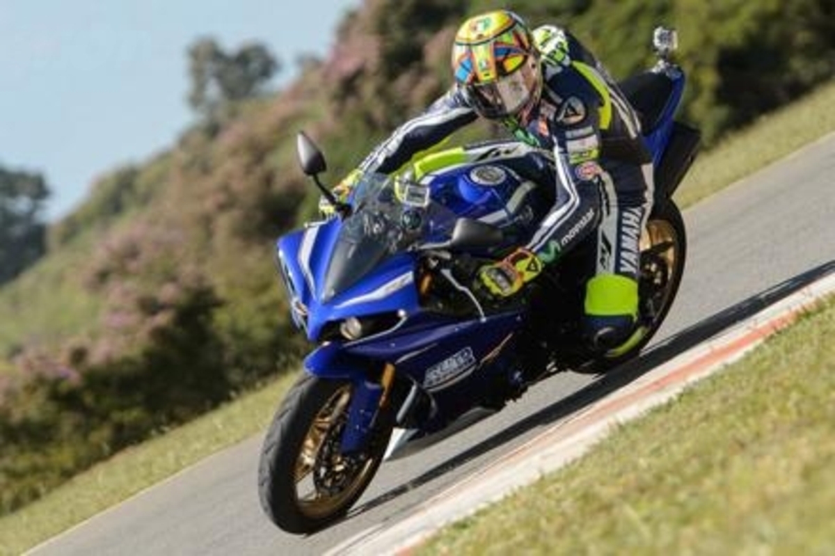 Yamaha YZF-R1M, nuovo modello Rossi style o final edition? - News - Moto.it