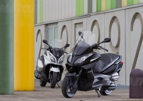 Kymco Downtown 300i ABS, già in vendita in versione 2015 Kymco Downtown 300i ABS, già in vendita in versione 2015