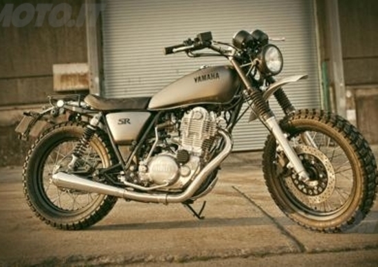 Yamaha Yard Built: due special SR400 al Wheels and Waves 2014 Yamaha Yard Built: due special SR400 al Wheels and Waves 2014