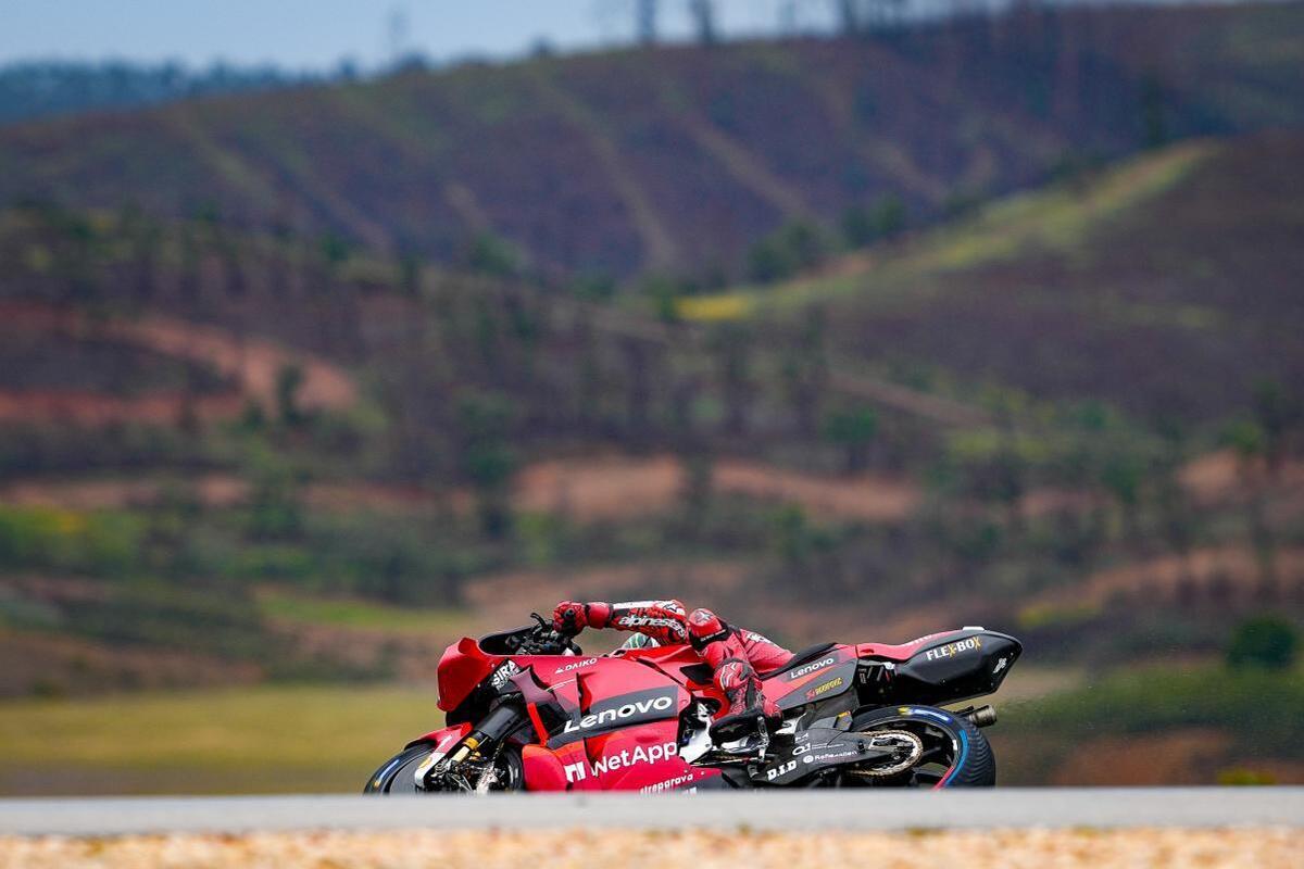 MotoGP 2022, GP de Portugal em Portimão.  NOVIDADES NA PRIMEIRA FILA – Bagnaia, você fez bem em montar os slicks? [VIDEO] -MotoGP
