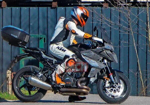 Ktm Super Duke Gt Foto Spia News Moto It