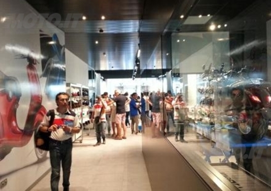 Vespa World Days: inaugurato il concept store Motoplex Vespa World Days: inaugurato il concept store Motoplex