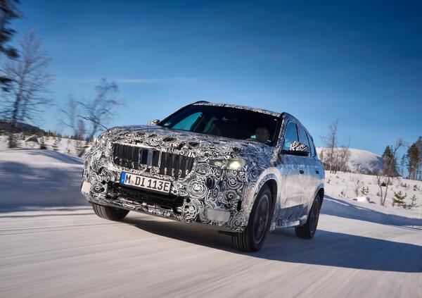 BMW iX1: finiti i collaudi, debutta a settembre
