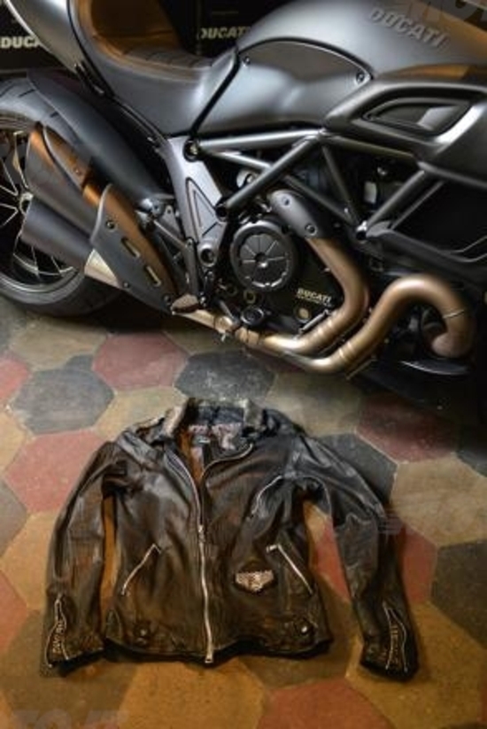 Abbigliamento: nasce il progetto Giorgio Brato interpreta Ducati Abbigliamento: nasce il progetto Giorgio Brato interpreta Ducati