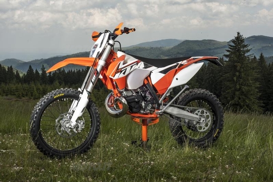 KTM 5 stelle: 500 Euro di buono abbigliamento o accessori per chi acquista una SX o EXC KTM 5 stelle: 500 Euro di buono abbigliamento o accessori per chi acquista una SX o EXC