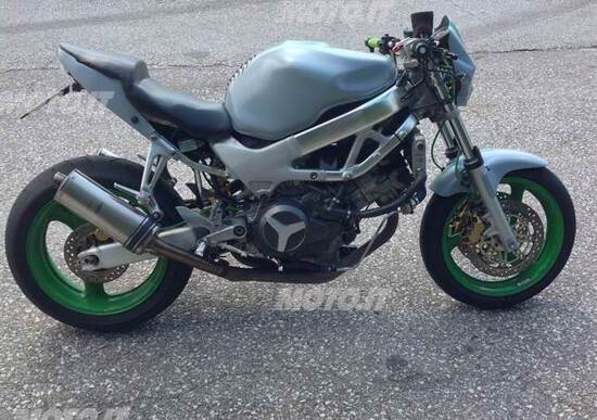 Le Strane di Moto.it: Honda VTR1000F Firestorm Le Strane di Moto.it: Honda VTR1000F Firestorm