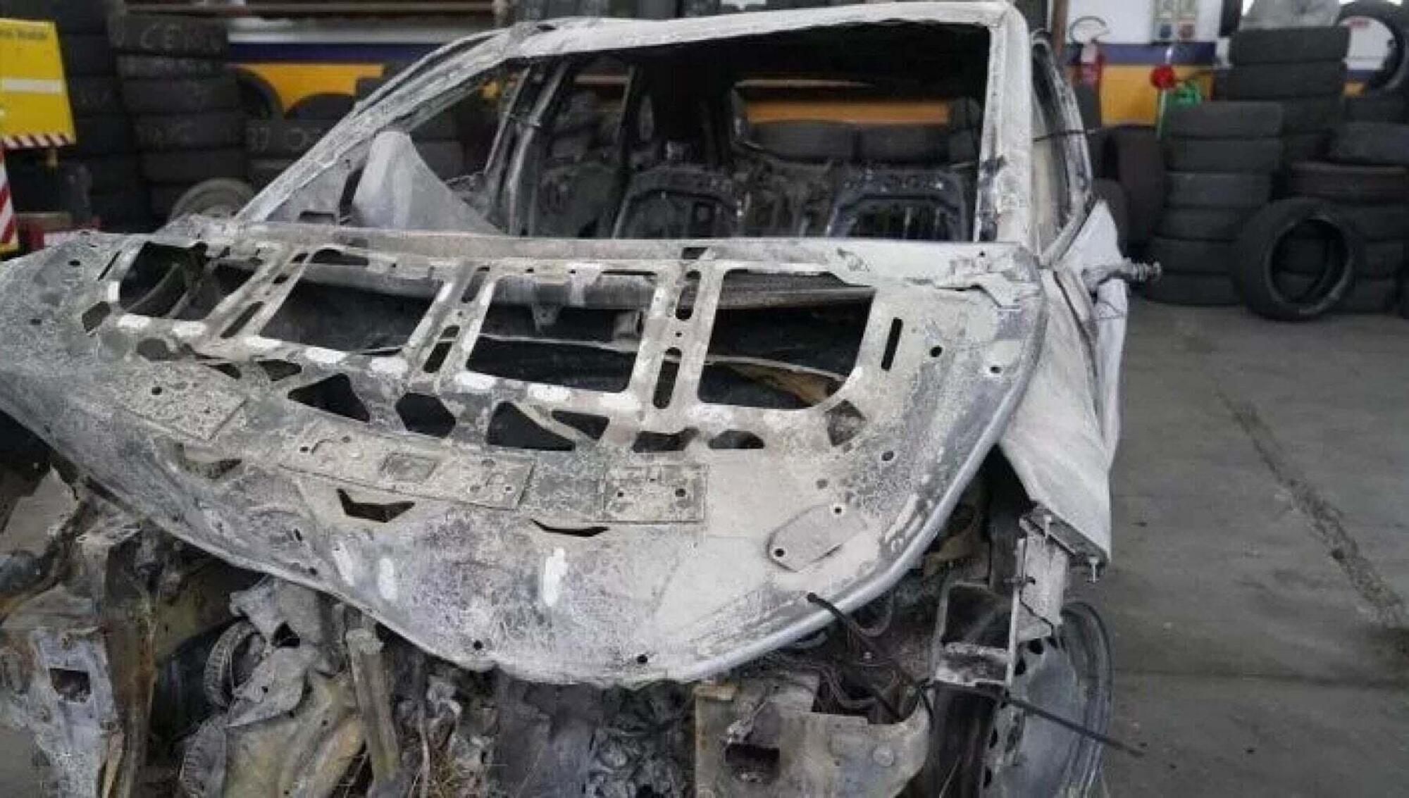 L'Opel di Norma Megardi, in cui la professoressa è stata bruciata per inscenare il suicidio