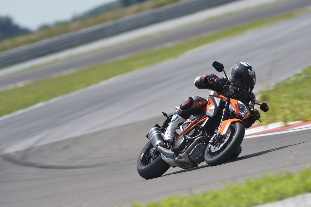 s1000r vs super duke 1290