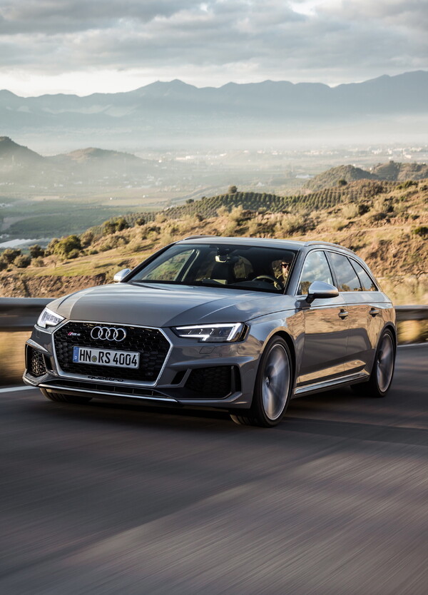 La nuova Audi RS4 Avant potrebbe essere ibrida