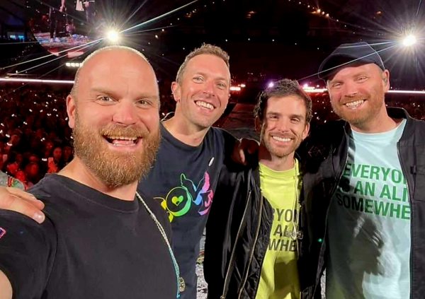 Che palle i napoletani che si lamentano anche per i Coldplay: &ldquo;I biglietti costano troppo&rdquo;