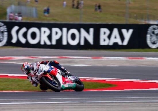 SBK 2016. Hayden chiude in testa il venerdì a Misano SBK 2016. Hayden chiude in testa il venerdì a Misano
