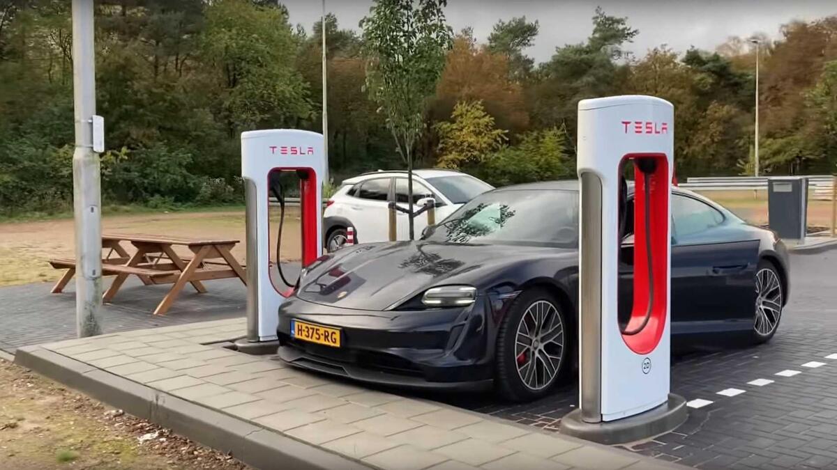 Tesla aumenta il costo la bolletta dei supercharger è tosta