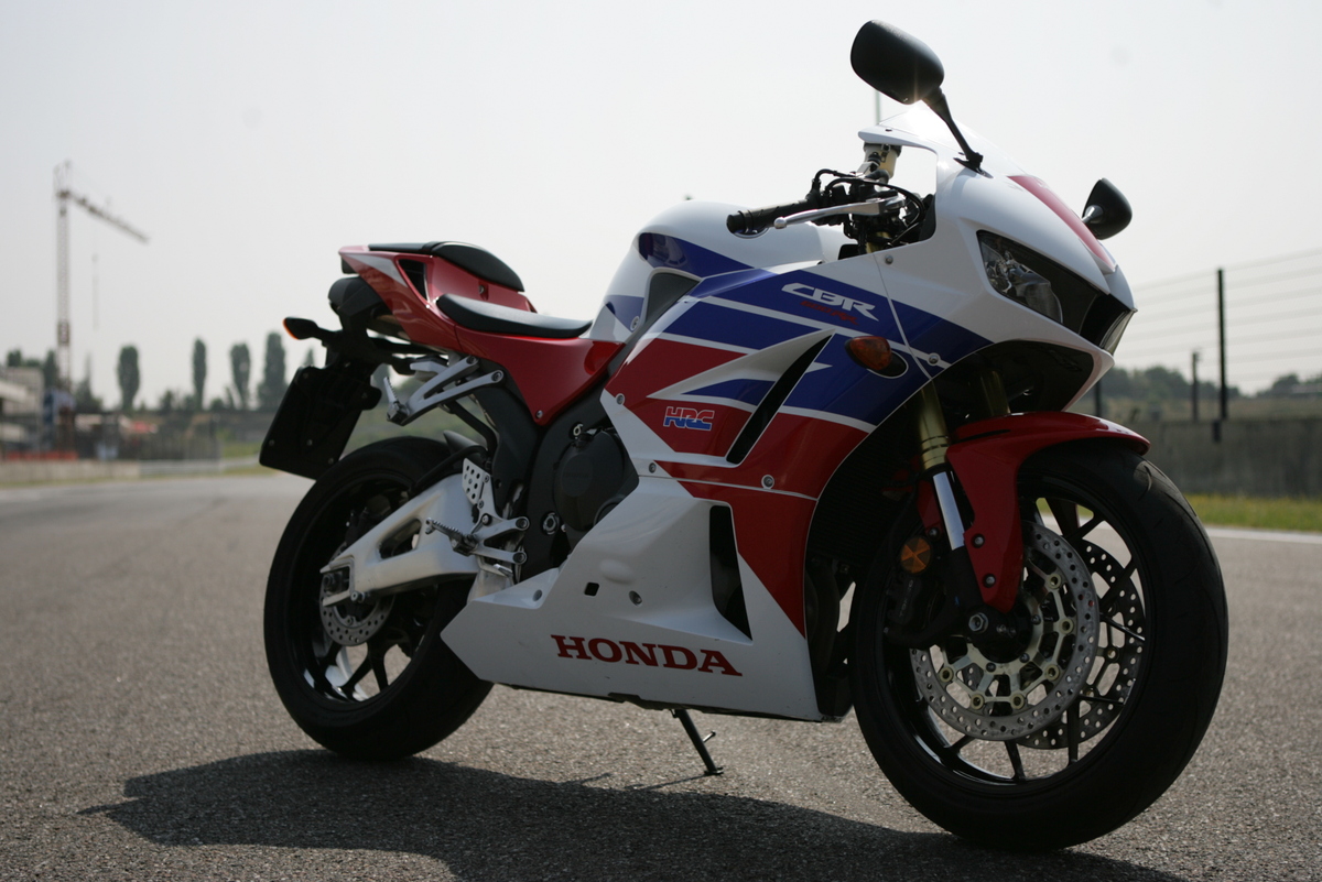 Honda Cbr 600 Rr Ec Abs (2012 - 15), Prezzo E Scheda Tecnica - Moto.it