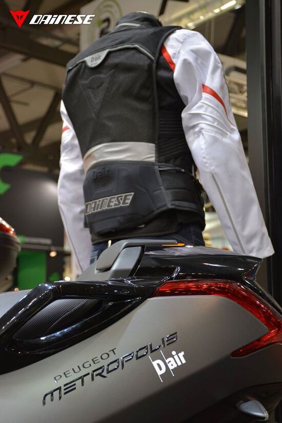 Dainese e Peugeot Scooters insieme al servizio della sicurezza Dainese e Peugeot Scooters insieme al servizio della sicurezza