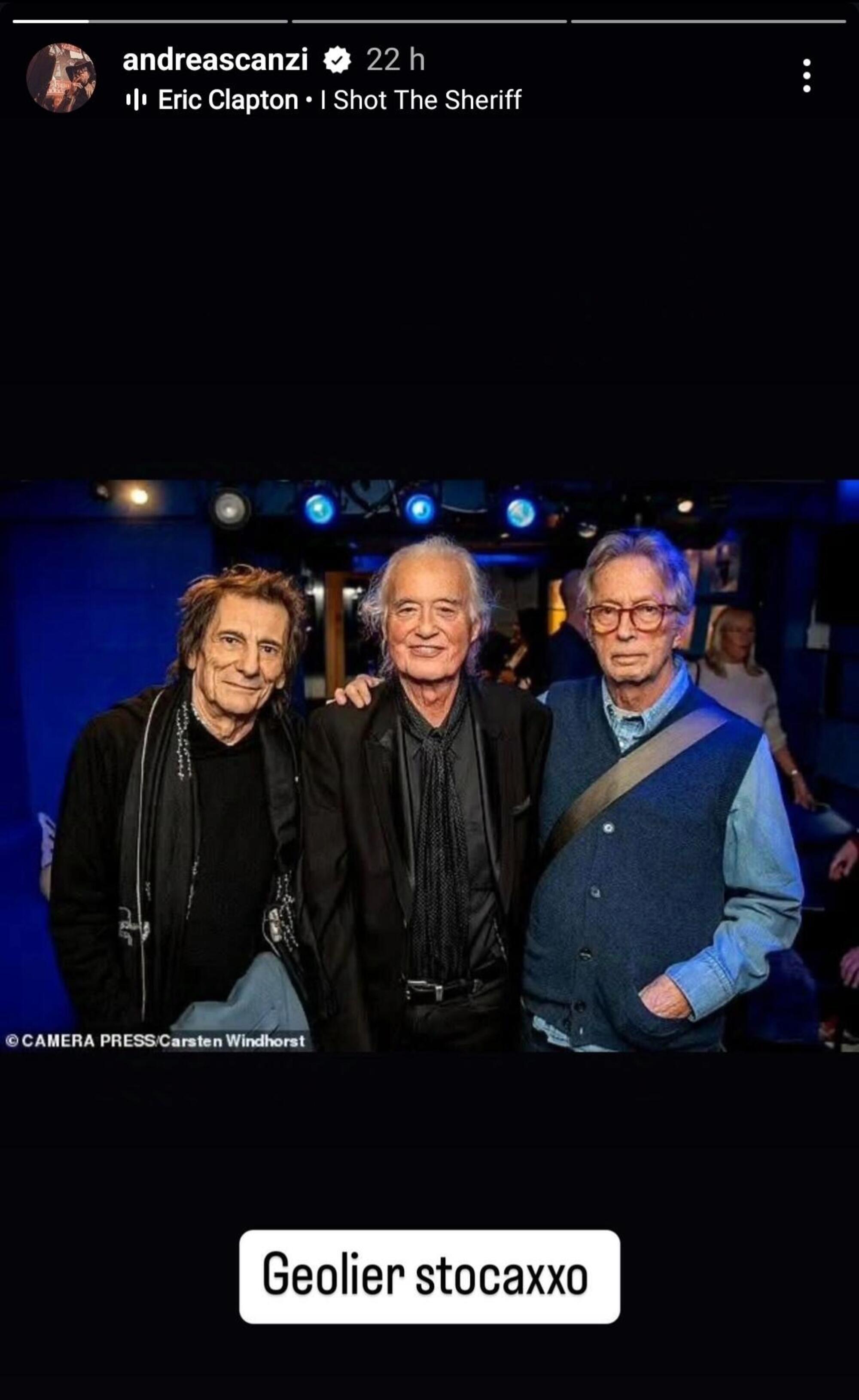 La foto postata da Andrea Scanzi