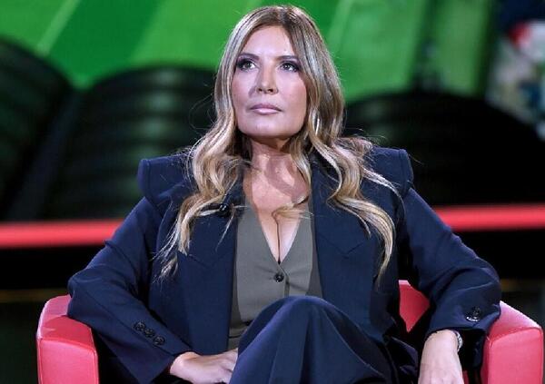 Selvaggia Lucarelli stronca lo stroncatore Aldo Grasso e si accende il dissing per &ldquo;colpa&rdquo; di Marcuzzi, Cucciari e Parietti. Il motivo? Lo accusa di maschilismo... Ma che c&rsquo;entrano Panatta e Bertolucci?