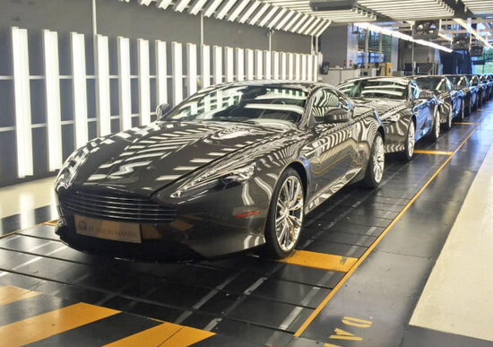 Aston Martin DB9: l’ultimo esemplare lascia la fabbrica Aston Martin DB9: l’ultimo esemplare lascia la fabbrica