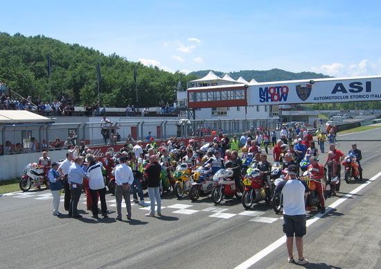 La Parata dei Campioni all'ASI Moto Show di Varano La Parata dei Campioni all'ASI Moto Show di Varano