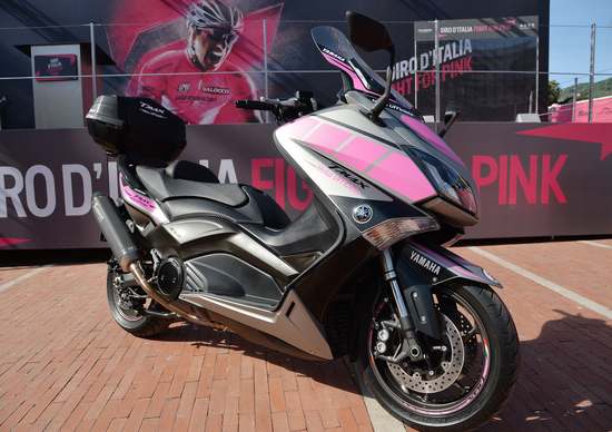 Yamaha TMAX: maxiscooter del Giro d'Italia 2015 Yamaha TMAX: maxiscooter del Giro d'Italia 2015