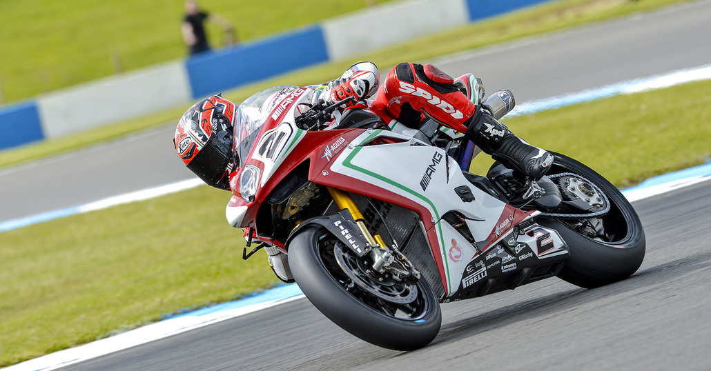SBK 2015 Donington. Camier e la MV a sorpresa davanti a tutti
