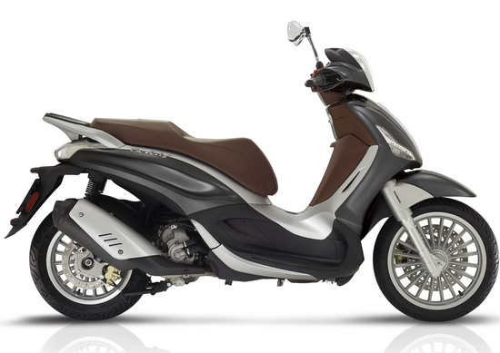 Piaggio Beverly: Euro 4, ABS e ASR di serie e nuovi colori Piaggio Beverly: Euro 4, ABS e ASR di serie e nuovi colori