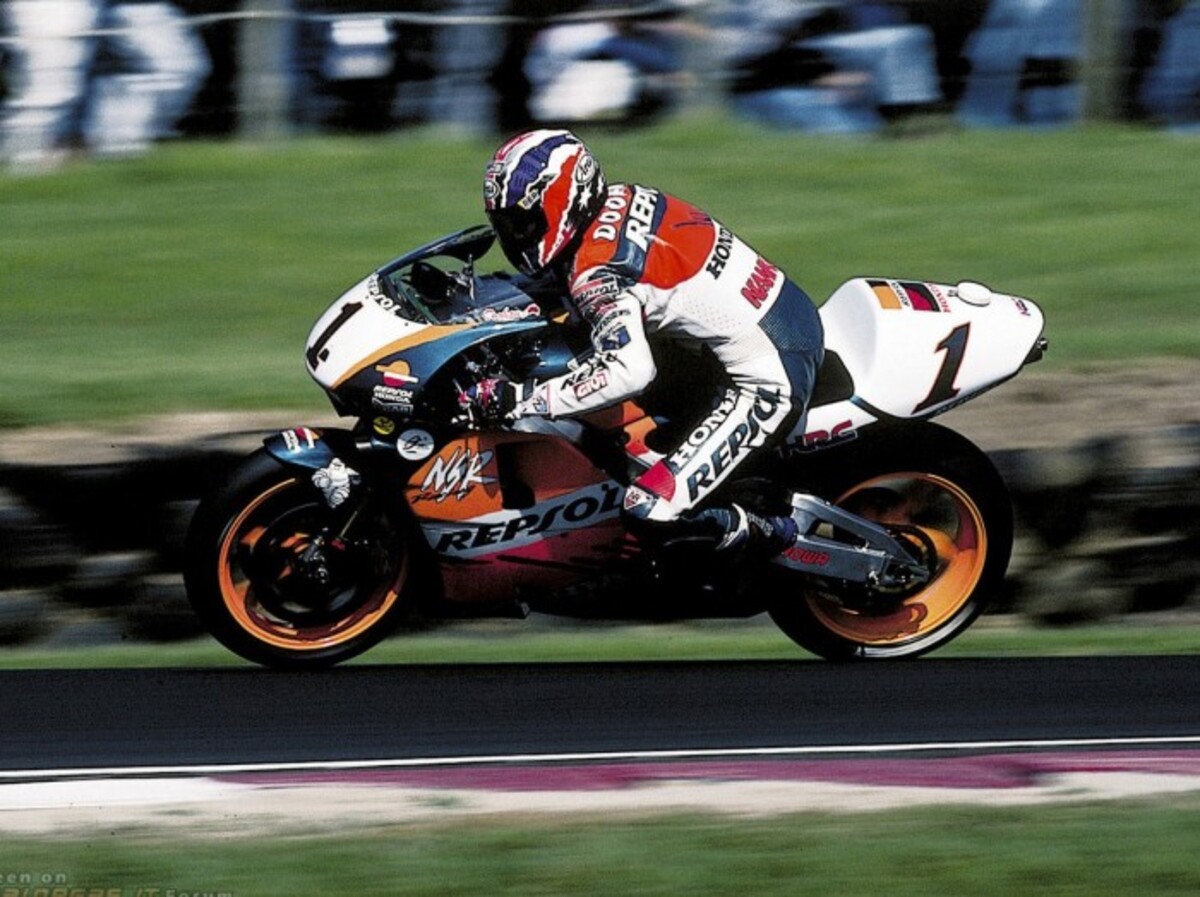 Arai e Doohan: un casco all'asta per i terremotati - News - Moto.it