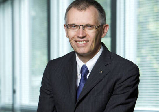 Tavares: «Altri annunciano un futuro elettrico. Renault già lo vende» Tavares: «Altri annunciano un futuro elettrico. Renault già lo vende»