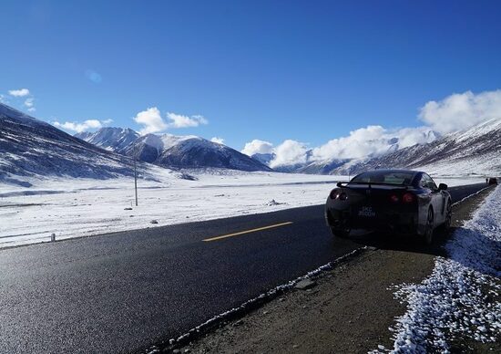 Nissan GT-R arriva al campo base dell'Everest Nissan GT-R arriva al campo base dell'Everest