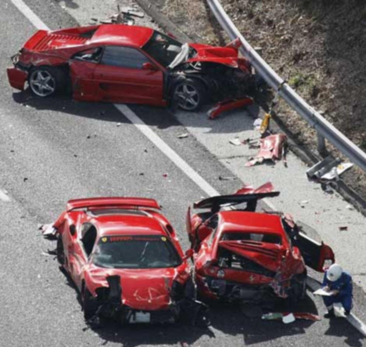 Giappone 8 Ferrari coinvolte in un incidente stradale News Automoto.it