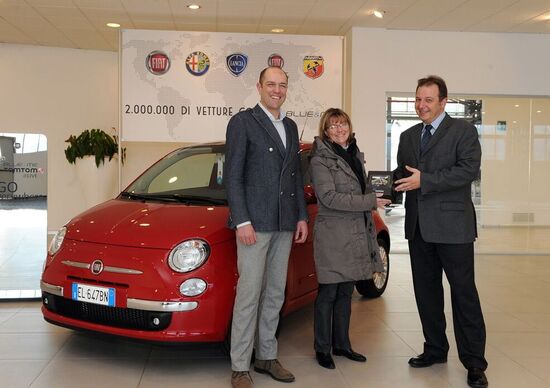 Fiat: consegnata la due milionesima vettura con sistema Blue&Me Fiat: consegnata la due milionesima vettura con sistema Blue&Me