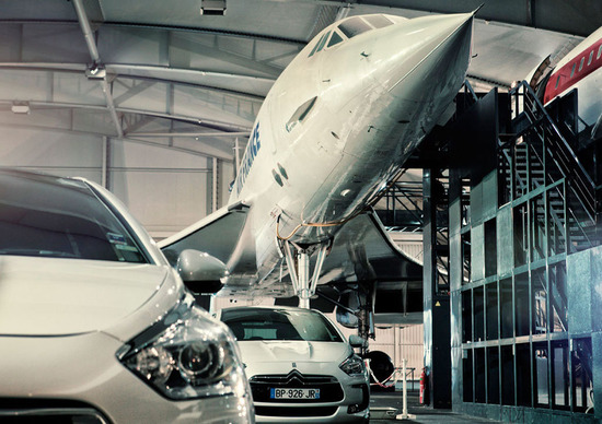 Citroen: la DS5 ritratta al fianco del Concorde Citroen: la DS5 ritratta al fianco del Concorde