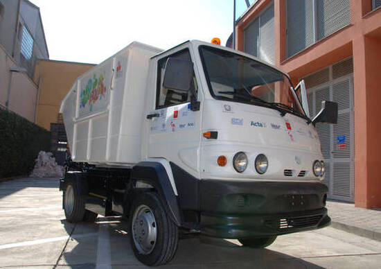 Presentato il primo camioncino alimentato ad ammoniaca Presentato il primo camioncino alimentato ad ammoniaca