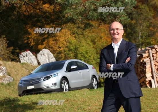 Chevrolet Volt: consegnato il primo esemplare in Europa Chevrolet Volt: consegnato il primo esemplare in Europa