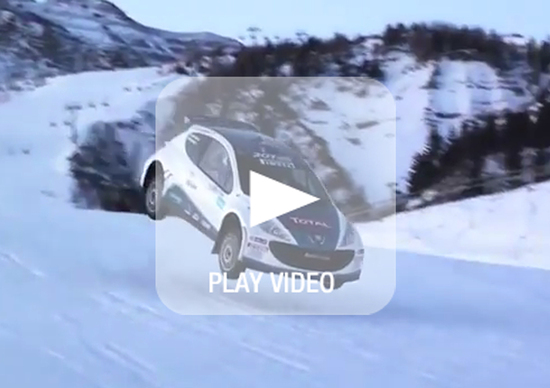 Una Peugeot 207 S2000 “spazzola” le piste da sci Una Peugeot 207 S2000 “spazzola” le piste da sci