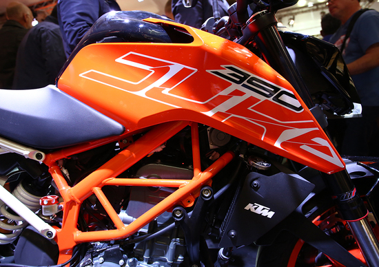 KTM Duke 390 2017 ad EICMA 2016: foto e dati KTM Duke 390 2017 ad EICMA 2016: foto e dati